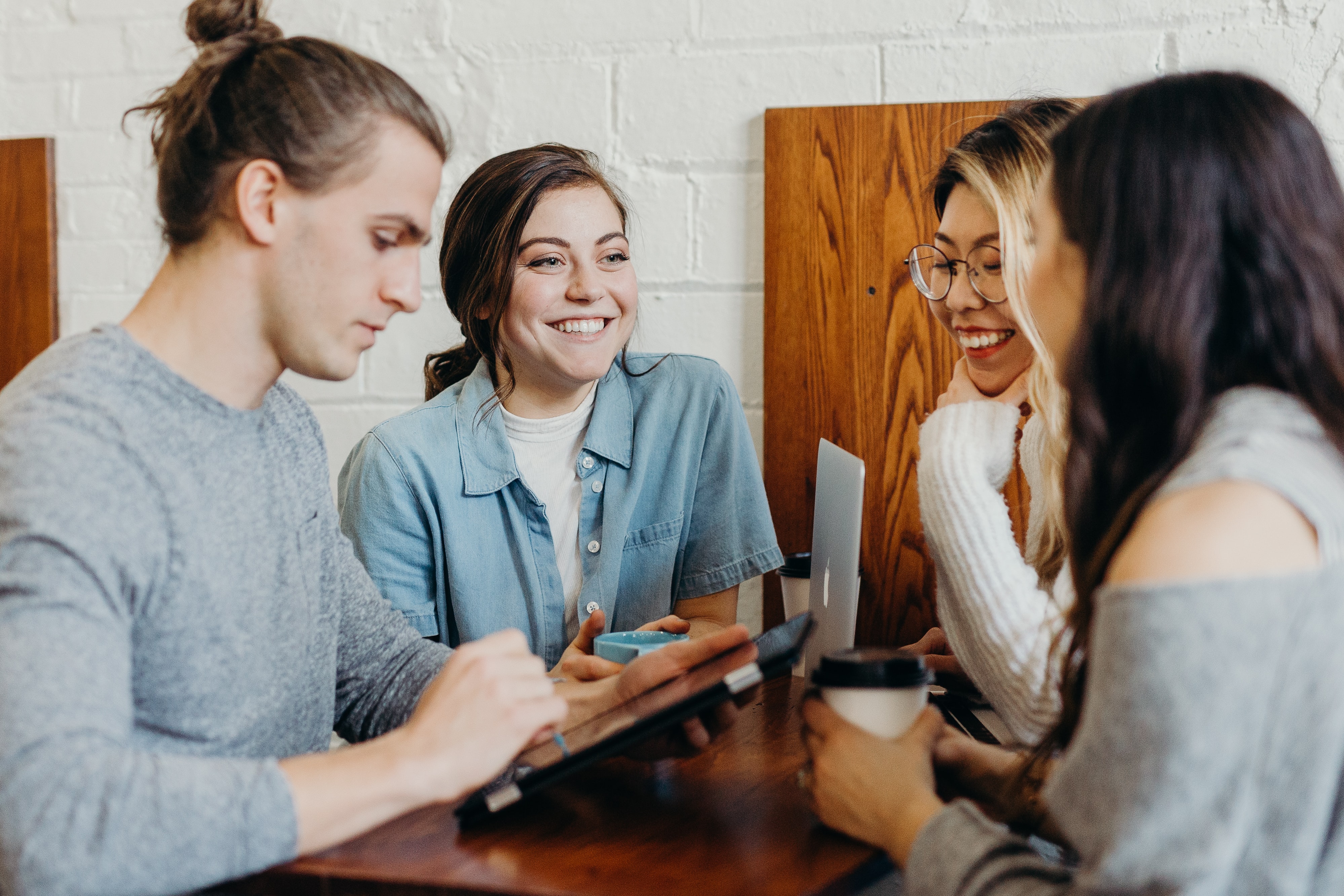 Young Restaurant Workers Utilizing Learning Management System