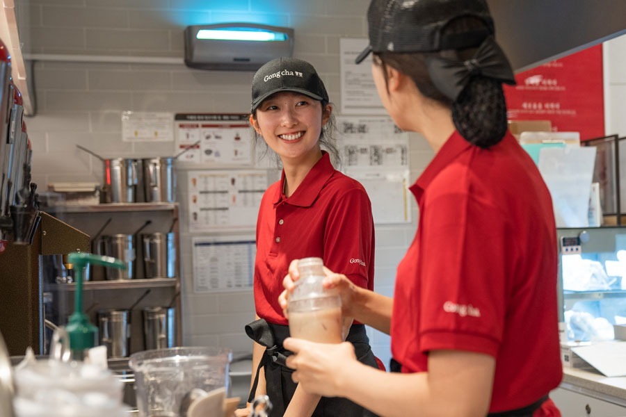gong_cha_kitchen-staff